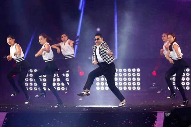 कोरियाई गायक साइ का गंगनम स्टाइल...