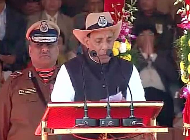 बीएसएफ रेजिंग डे के दौरान राजनाथ सिंह