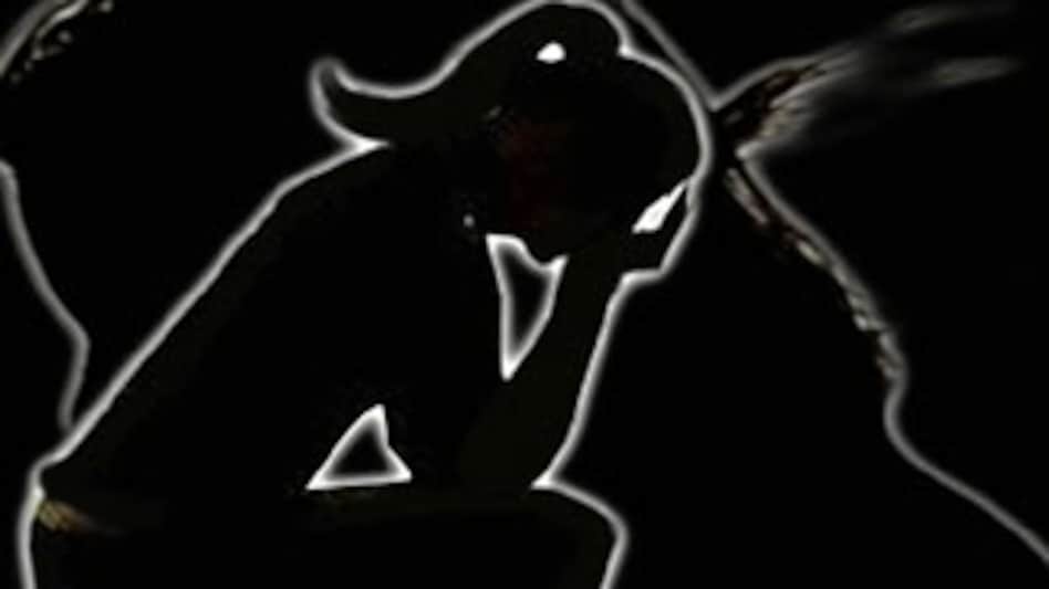 विकलांग लड़की ने पड़ोसी पर लगाया रेप का आरोप - handicapped woman raped by neighbour - AajTak