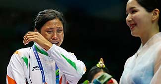 एशियन गेम्स में पोडियम पर बॉक्सर सरिता देवी