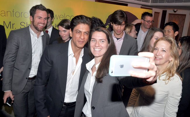 विदेशी फैंस के साथ शाहरुख खान