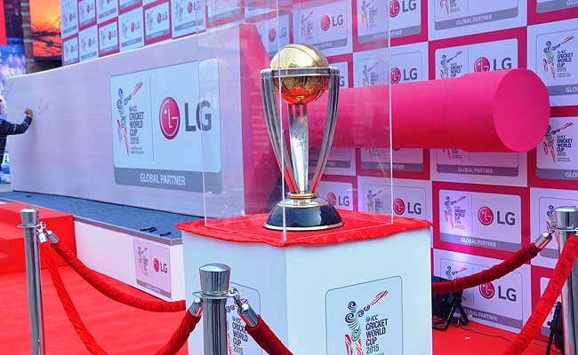 एलजी सिग्नेचर कैंपेन के दौरान क्रिकेटर वीरेंद्र सहवाग भी मौजूद थे