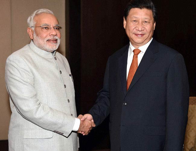 प्रधानमंत्री नरेंद्र मोदी के साथ शी जिनपिंग (फाइल फोटो)