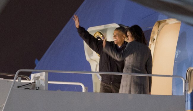 पत्नी मिशेल के साथ भारत दौरे के लिए रवाना हुए बराक ओबामा
