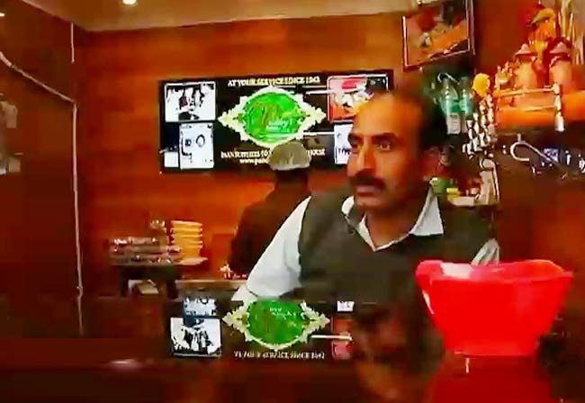 बराक ओबामा के लिए इसी दुकान से मंगाया गया है पान