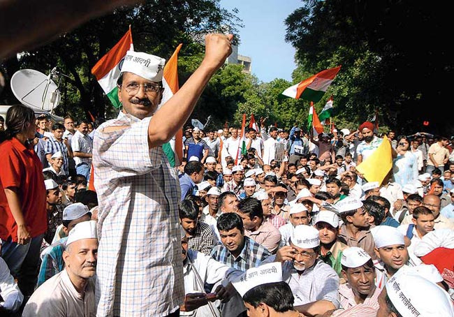 दिल्ली में हर तरफ चली केजरीवाल की आंधी