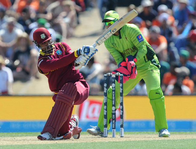 अर्धशतकीय पारी खेलकर आउट हुए दिनेश रामदीन