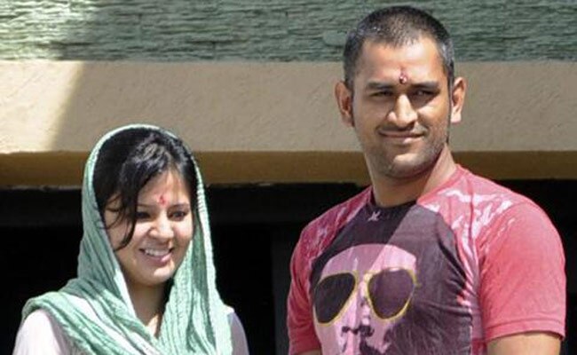 महेंद्र सिंह धोनी और साक्षी की फाइल फोटो