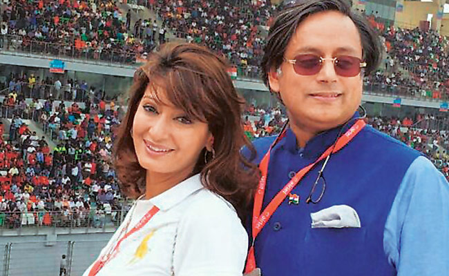 सुनंदा पुष्‍कर और शशि‍ थरूर की फाइल फोटो