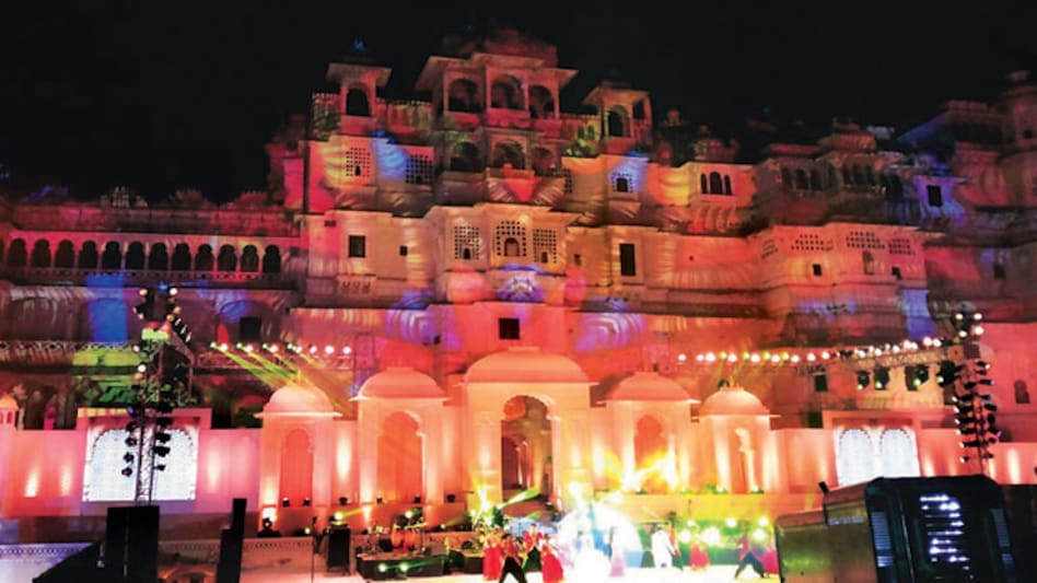 उदयपुर के जगमंदिर में हुई शाही शादी, बॉलीवुड-हॉलीवुड हुआ शामिल - sanjay hinduja wedding in udaipur arrives bollywood hollywood stars - AajTak