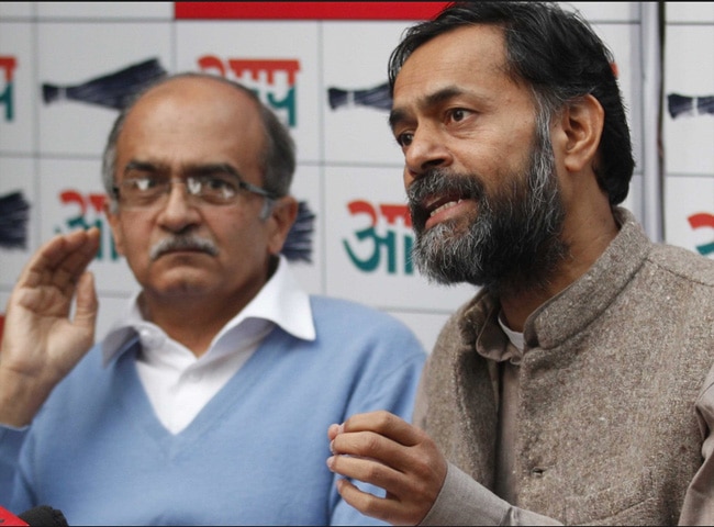 प्रशांत भूषण और योगेंद्र यादव की फाइल फोटो