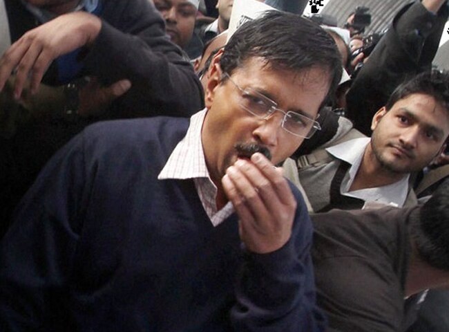अरविंद केजरीवाल और उनकी ट्रेडमार्क खांसी