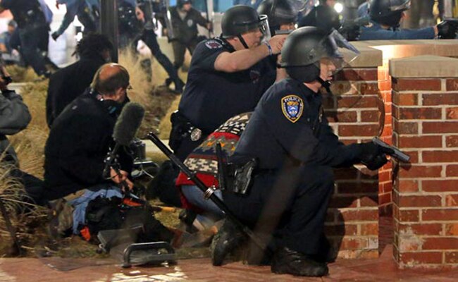 विरोध प्रदर्शन के दौरान पुलिसकर्मी