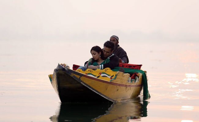 फिल्‍म ‘जुनूनियत' का एक सीन