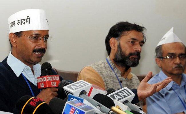अरविंद केजरीवाल, योगेंद्र यादव और प्रशांत भूषण (फाइल फोटो)