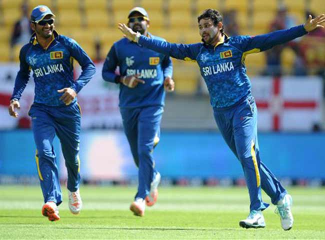 गैरी बैलांस को आउट करने के बाद मौज करते दिलशान