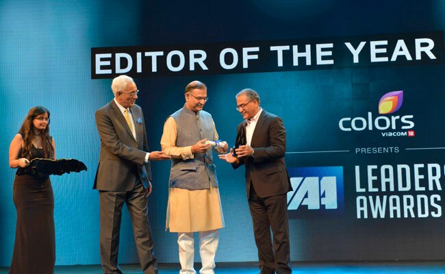अवॉर्ड के साथ इंडिया टुडे ग्रप के एडिटर-इन-चीफ अरुण पुरी