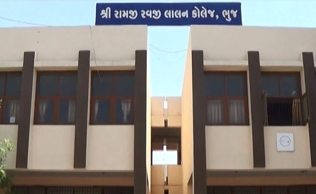 भुज के आर आर ललन कॉलेज में यौन उत्पीड़न का मामला