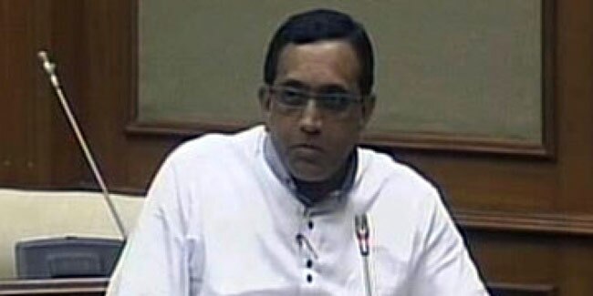 अप्रैल 2014 में दीपक धवलीकर ने भारत को हिन्दू राष्ट्र घोषित करने की मांग की थी.