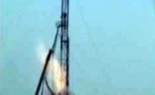 सूरत में तेल के कुएं में लगी आग