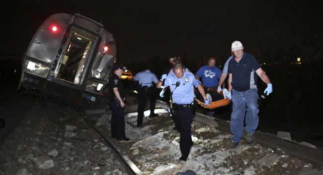 US: पैसेंजर ट्रेन पटरी से उतरी, 5 की मौत