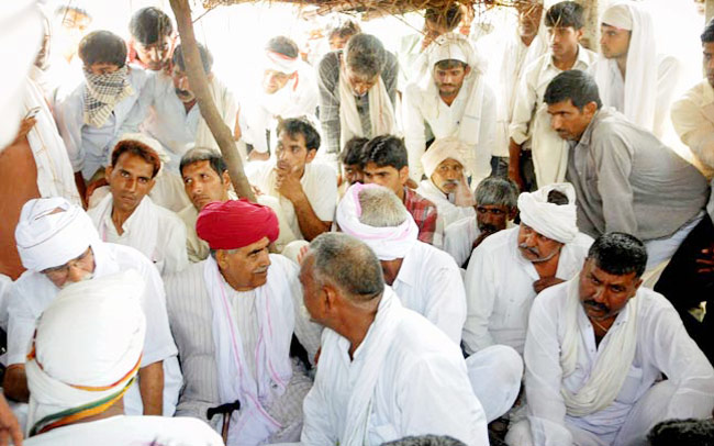 आंदोलन पर बैठे गुर्जर नेता