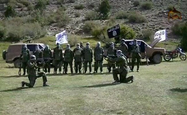 कैंप में ट्रेनिंग लेते आतंकी