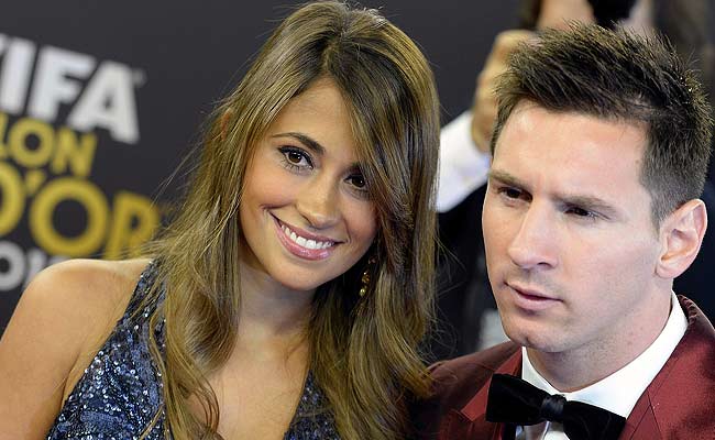 पत्नी रोकुजाओ के साथ लियोनेल मेस्सी