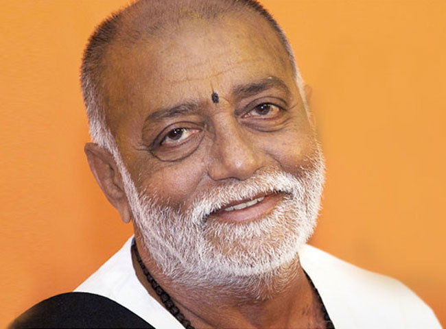 मोरारी बापू की फाइल फोटो