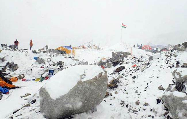 भूकंप से कई पर्वतारोहियों की भी मौत हो गई थी