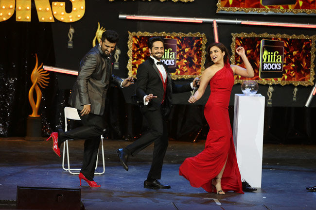 हाई हील सैंडल पहने अर्जुन कपूर