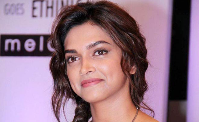 बॉलीवुड अभि‍नेत्री दीपिका पादुकोण