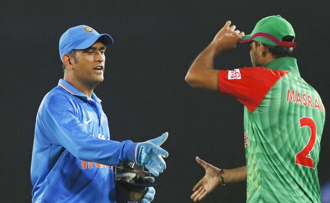 महेंद्र सिंह धोनी और मशरफे मुर्तजा