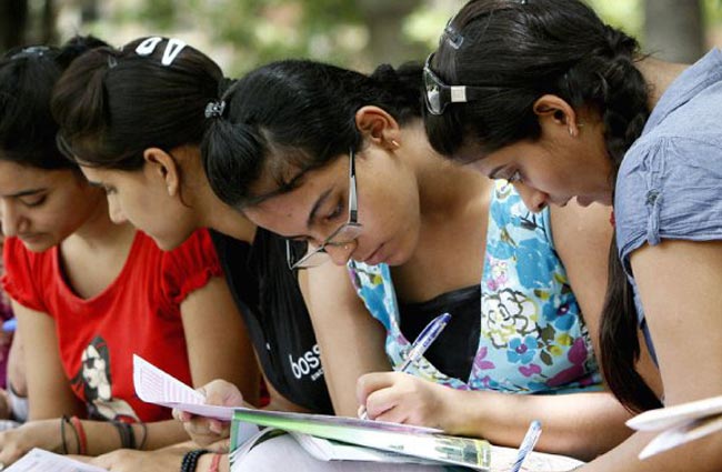 स्‍टूडेंट्स को डीयू की पहली कट ऑफ का बेसब्री से इंतजार है