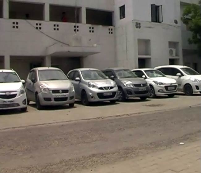 गैंग से बरामद कार