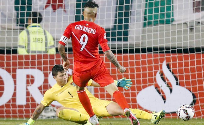 गोल दागते पेरू के पाओलो गुएरेरो