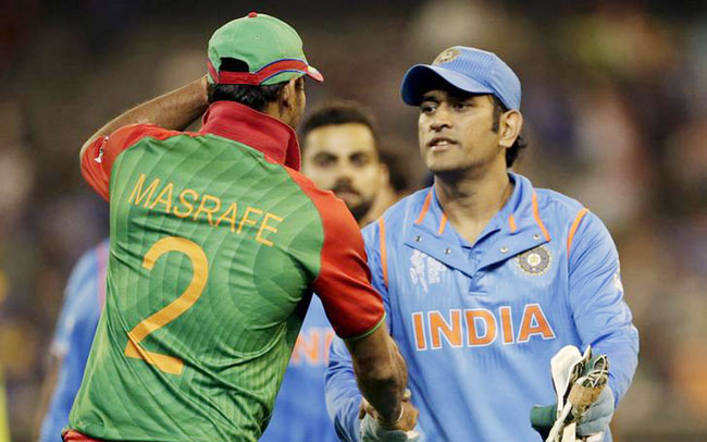 मशरफे मुर्तजा और महेंद्र सिंह धोनी