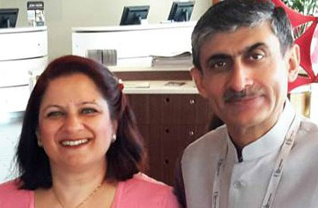 रवि थापर और उनकी पत्नी शर्मीला थापर