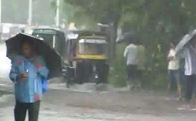 सूरत में बारिश से जन-जीवन अस्त-व्यस्त