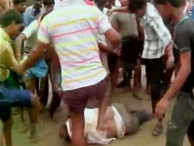 स्कूल के प्रिंसिपल को पीट-पीटकर मार डाला