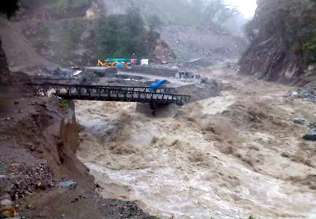 उत्तराखंड में बारिश से ढहे कई पुल