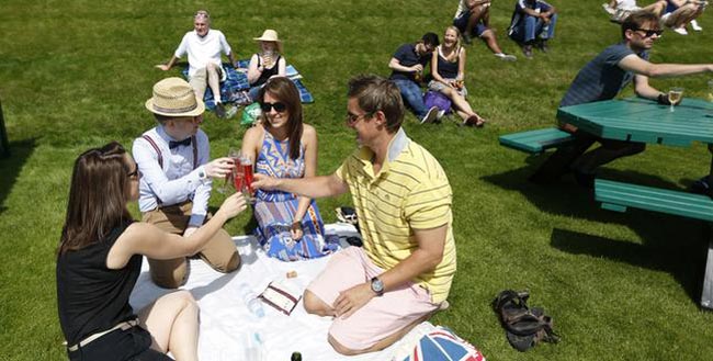 विंबल्डन में पहली बार परोसी गई इंग्लिश वाइन