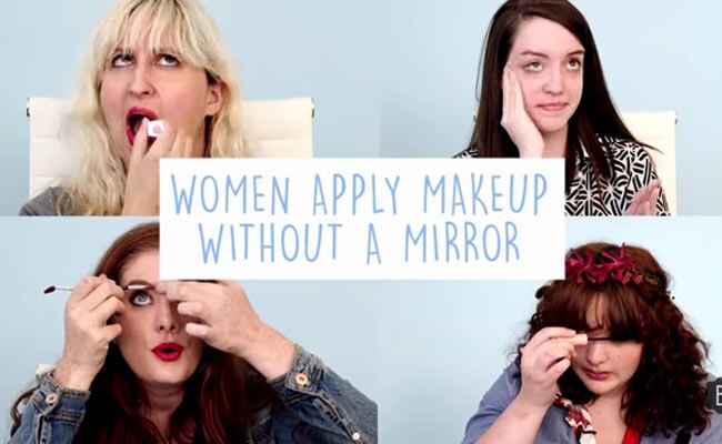 बिना आईने की तैयार होती महिलाएं