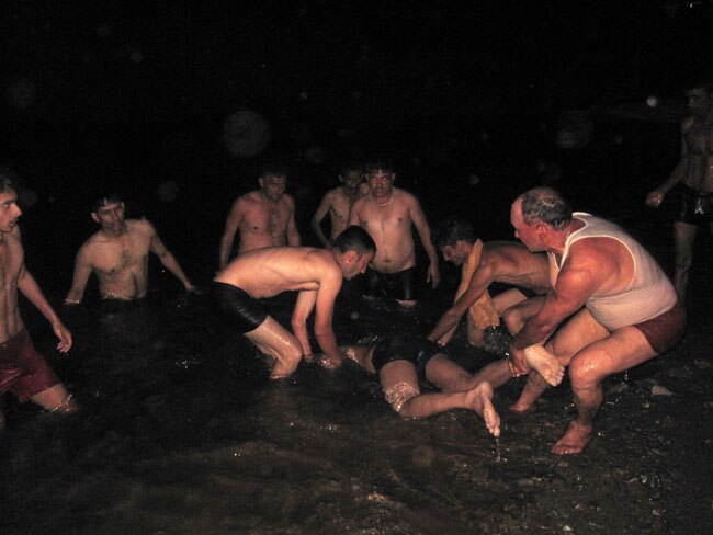 नदी से बाहर निकाला गया जवान का शव