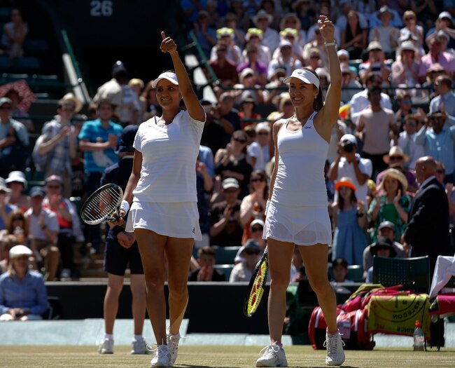 विम्बलडन सेमीफाइनल में जीत के बाद सानिया मिर्जा और मार्टिना हिंगिस