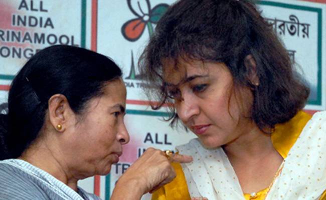 ममता बनर्जी के साथ शताब्दी रॉय