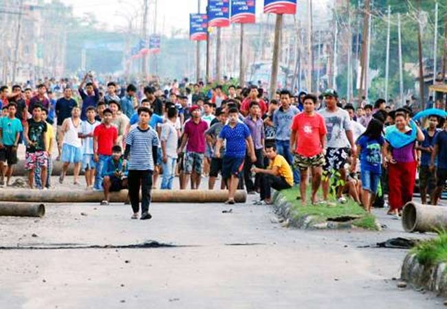 सड़कों पर प्रदर्शनकारी (फाइल फोटो)