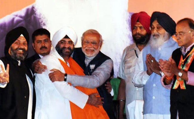 दलजीत ने नरेन्द्र मोदी और प्रकाश सिंह बादल की मौजूदगी में बीजेपी की सदस्यता ली थी.