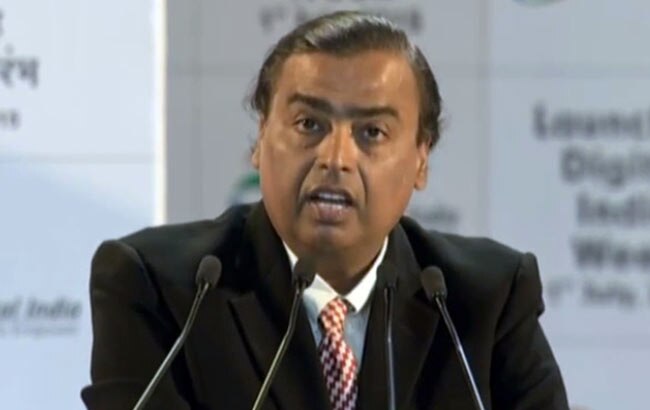 डिजिटल इंडिया के लांच कार्यक्रम को संबोधित करते आरआईएल चेयरमैन मुकेश अंबानी