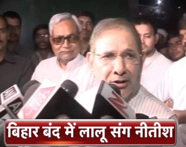 शरद यादव के साथ लालू प्रसाद के घर पहुंचे नीतीश